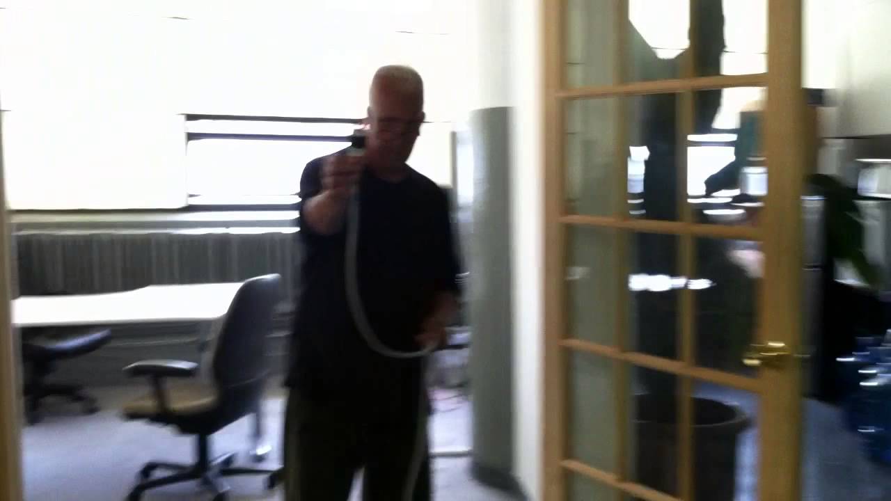 Philips BV 300 Plugging in