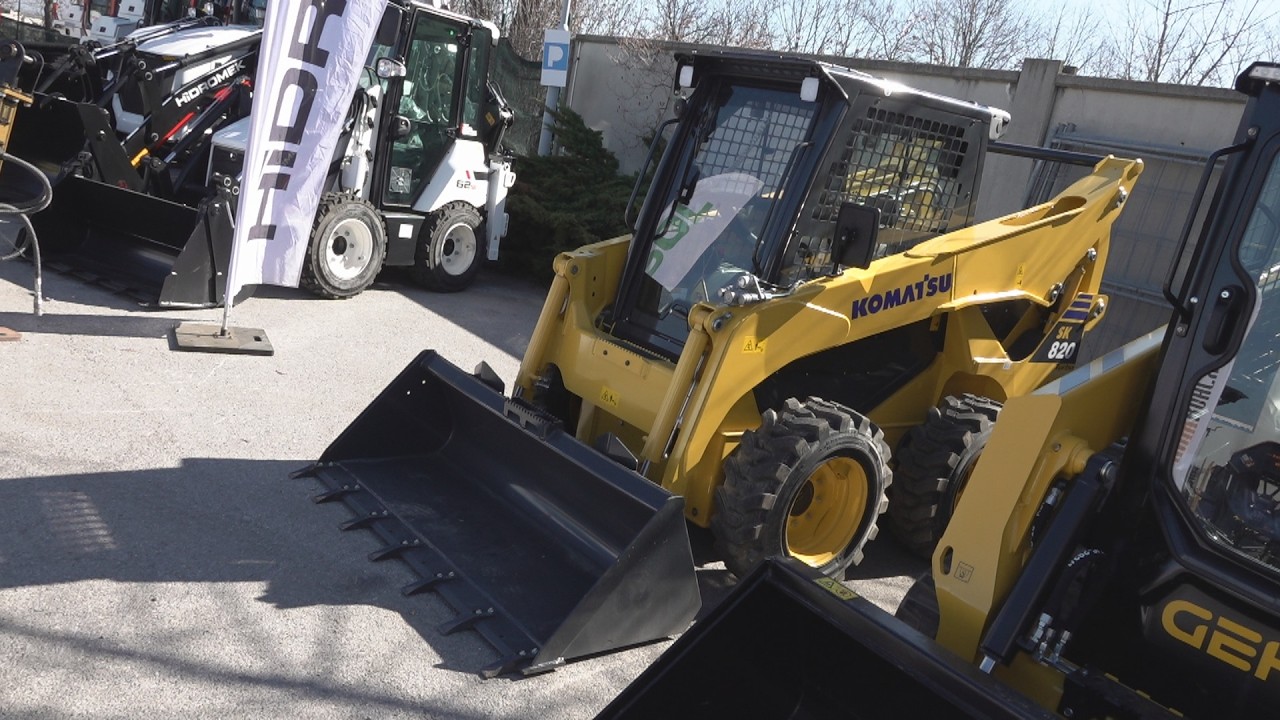 Komatsu SK820 Turbo Skid Steer Loader (2026) Exterior and Interior