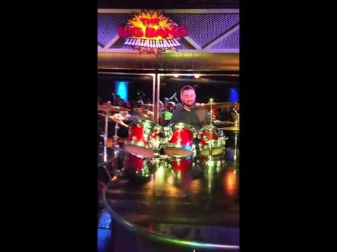 DRUMMER surprises fans at The Big Bang Bar - Nashv