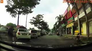 Viral Aksi Pantas Polis Menangkap Pencuri Kereta screenshot 2