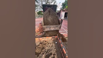 CHÚ BÉ TÀI NĂNG LÁI CÔNG NÔNG ĐỔ CÁT