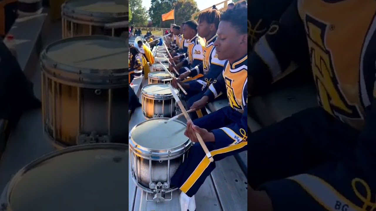 The synchronization 😳 (via coldsteeldrummers/IG) 