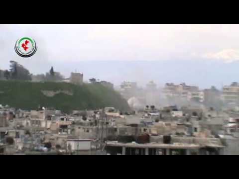 حمص القديمة قصف همجي بالمدفعية والهاون شاهد كيف الشبيحة من سطح قلعة حمص وهي تقصف هاااام للقنوات 9 3 2103 