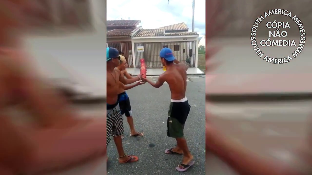 Derrubando a garrafa de Red Label