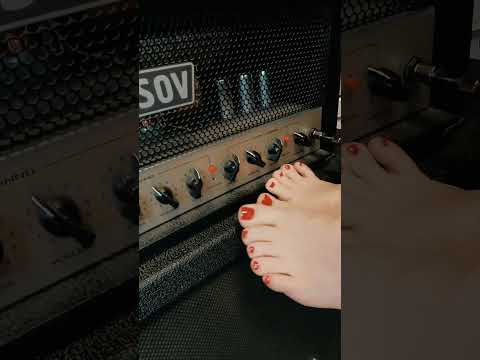 I equalize guitar amp barefoot for great heavy metal tone