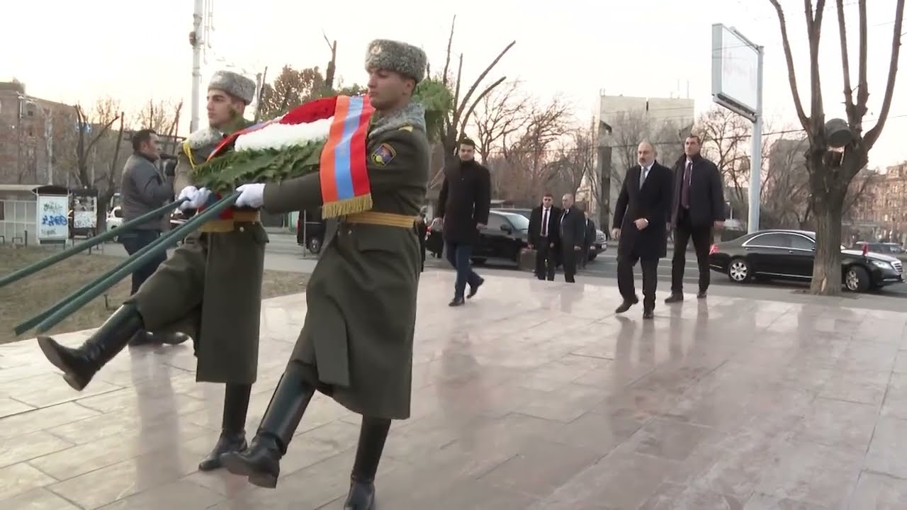 Վարչապետը հարգանքի տուրք է մատուցել Հայ Մեծերի հիշատակին