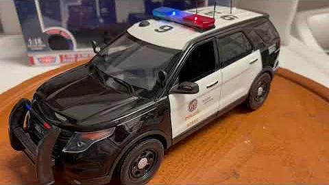 LAPD Los Angeles Ford Explorer POLICE Interceptor 1/18 WORKING Lights & SIREN