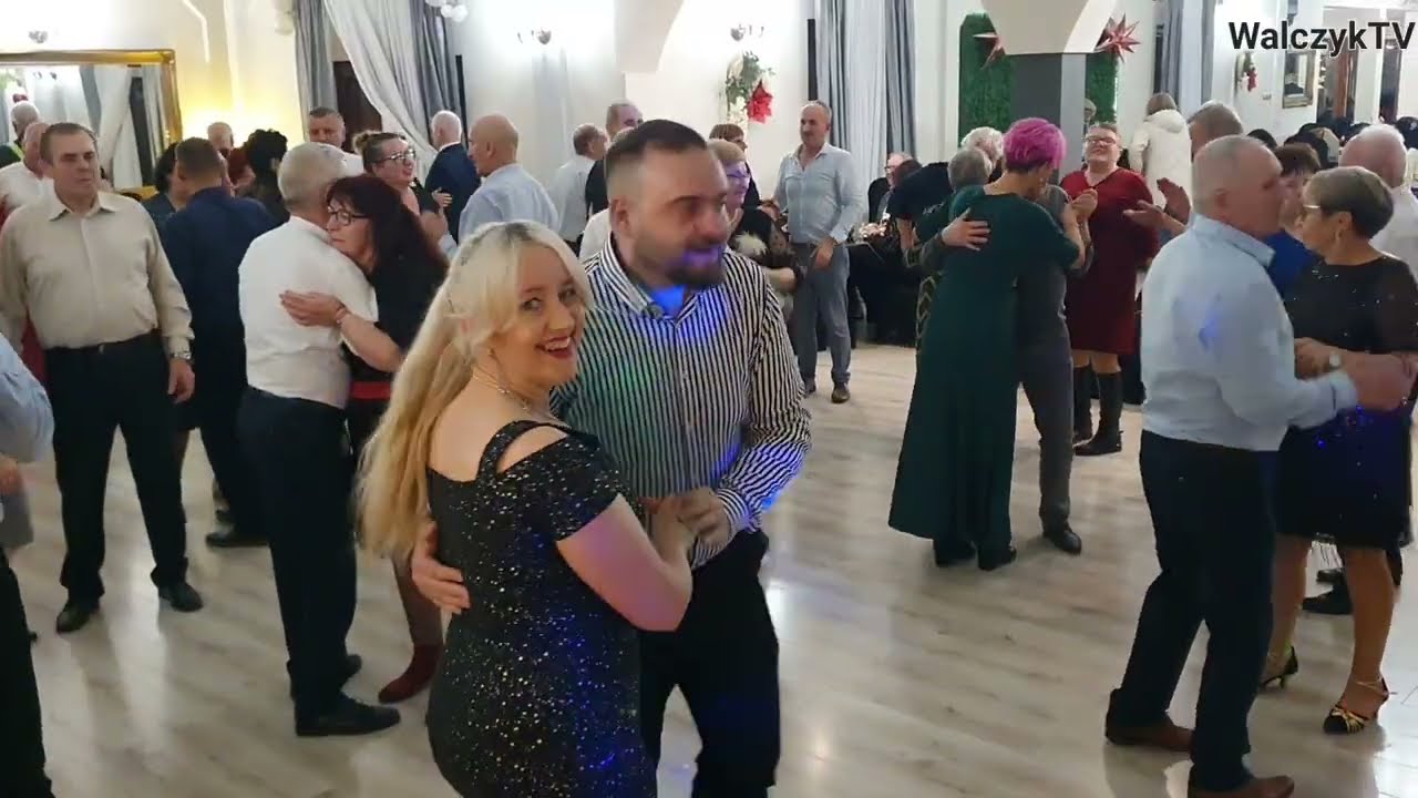 SPECJALNA DEDYKACJA dla wokalistki Ewy która zeszła ze sceny aby rozruszać swe pięknie ciało 