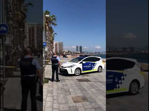 Desalojada la playa de Sant Sebastià de Barcelona por un posible artefacto explosivo