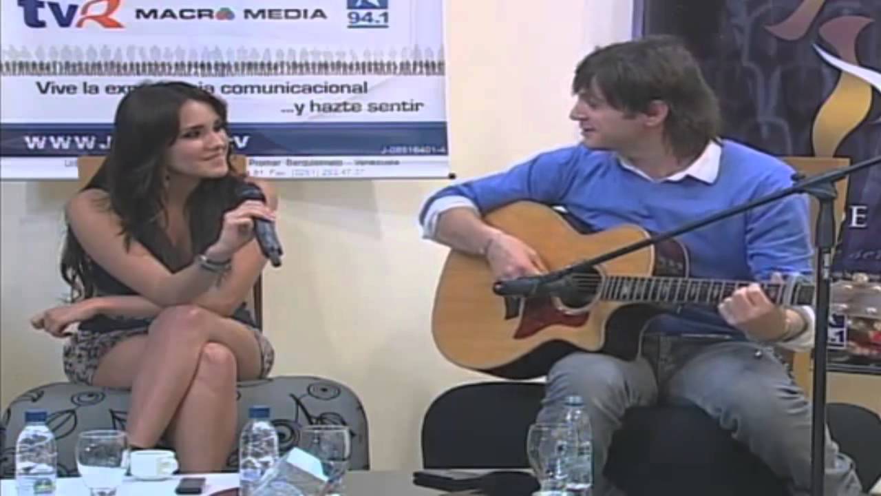 Dulce María & Axel Fernando - Amo (capela)