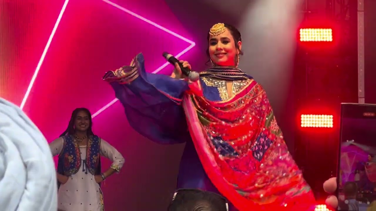 Patake Sunanda Sharma Live