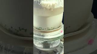 Proses mensablon piring membentuk pola bunga kecil #shorts