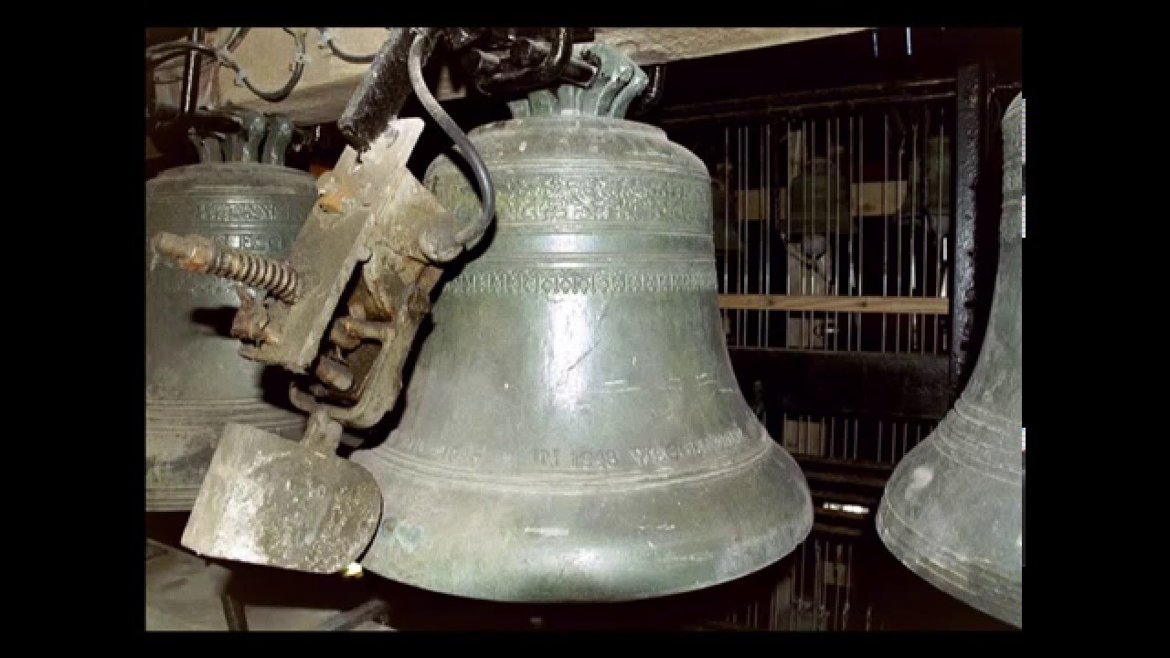 Peter Bremer bespeelt de beiaard van brielle