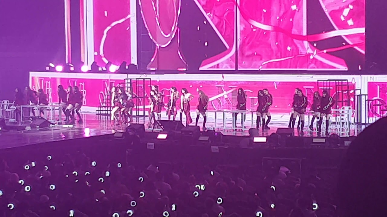 TWICE 4TH WORLD TOUR 'III' IN SEOUL DAY 2 The Feels - YouTube
