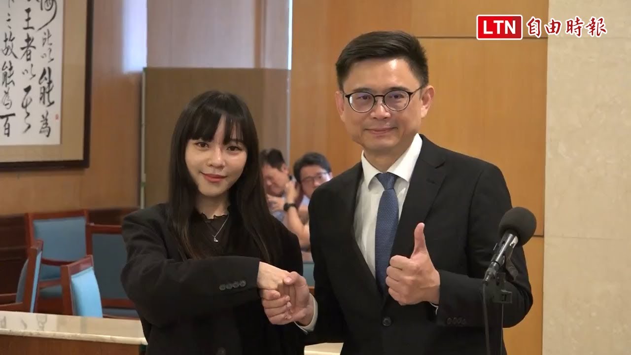 登記參選主委後首站拜會賴瑞隆 黃捷喊「高雄隊團結拚勝選！」