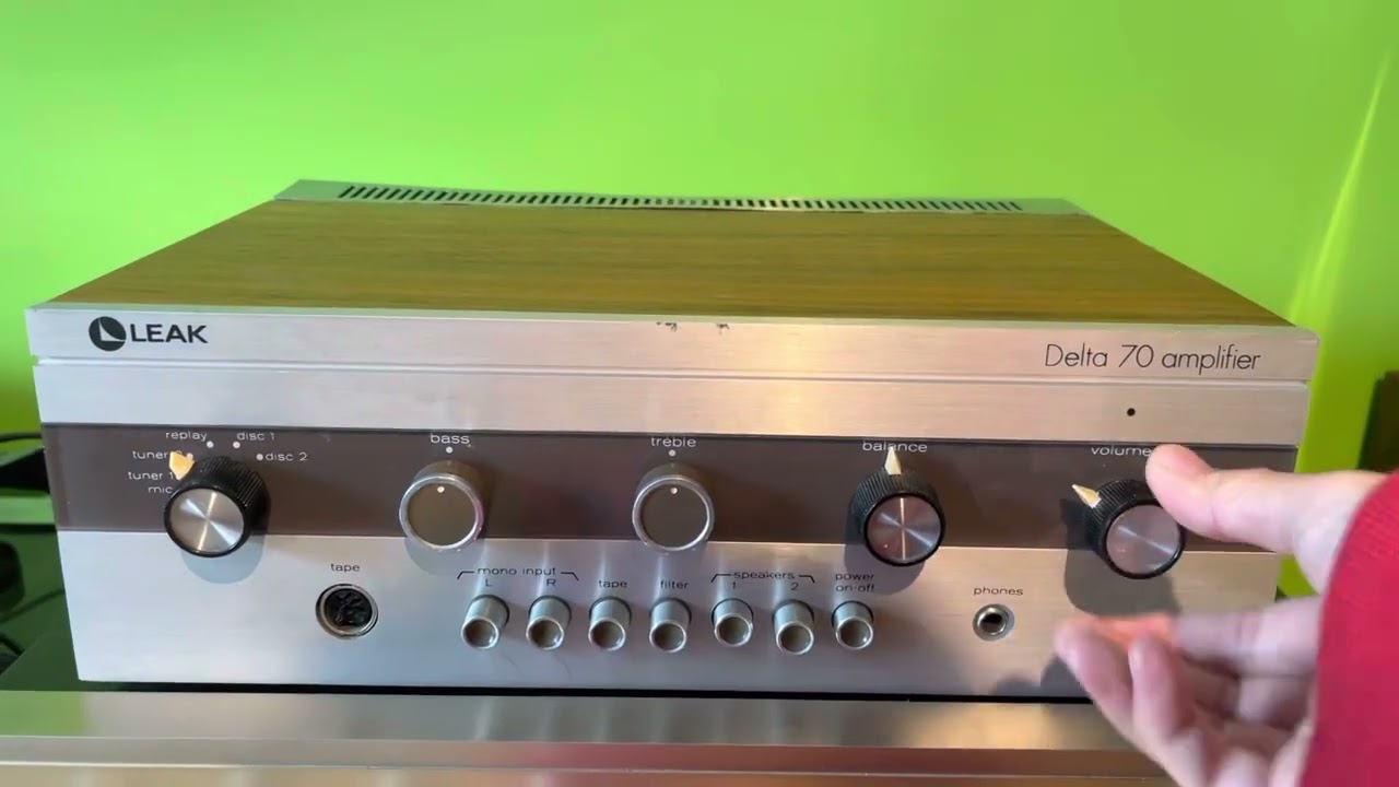 Leak Delta 70 amplifier - YouTube