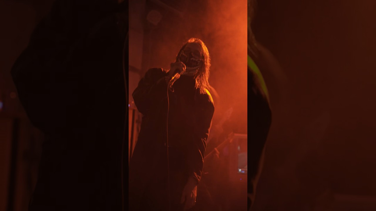 Masked high note from cousin's son Corey Taylor Live 🎱 