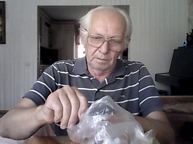 Смягчение загрубевших ногтей.