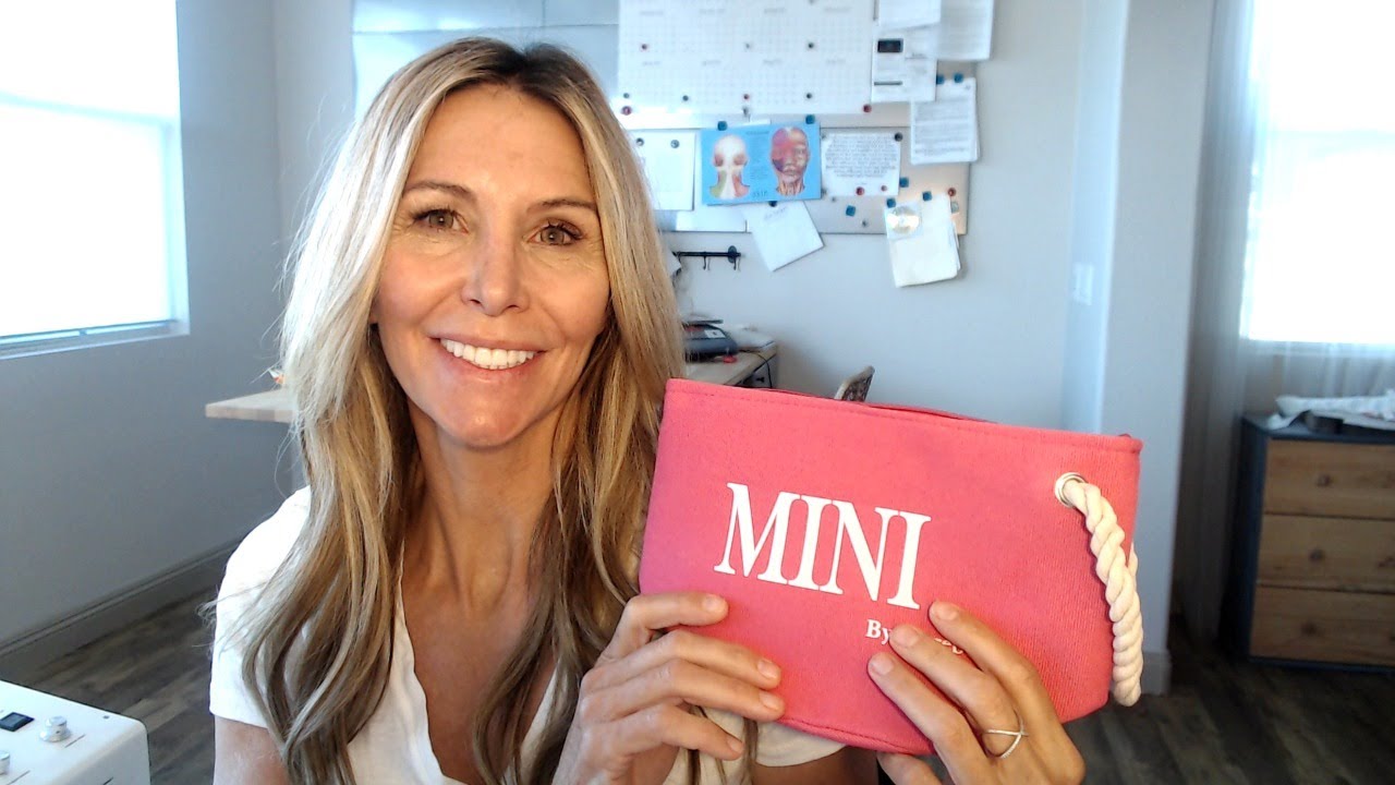 Массаж контура лица с помощью Clareblend mini