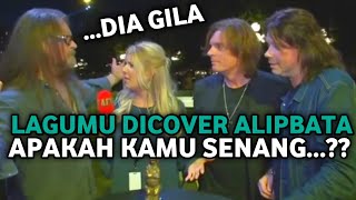 Pemilik lagu dibuat menjerit Alip Ba Ta dengan mudah cover lagu yg didominasi keyboard