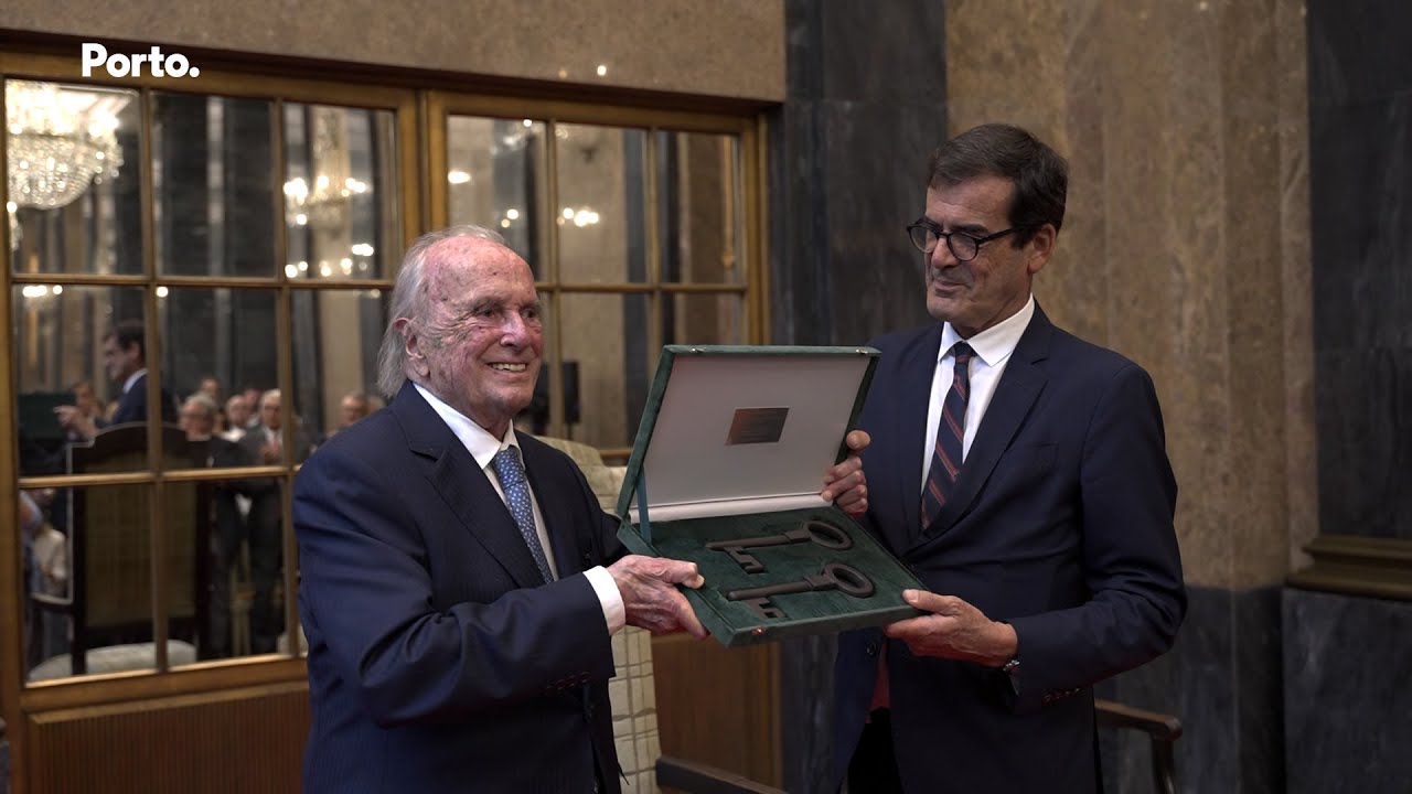 Chaves da Cidade entregues a Francisco Pinto Balsemão