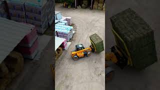 Watch 63 hay bales grabbed at once #satisfying #farming #jcb