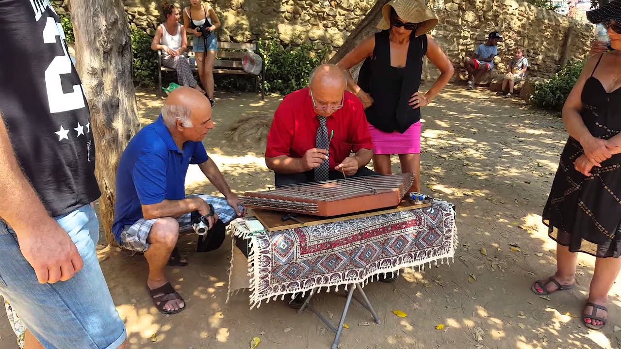 Travel To Barcelona Spain Street Musical Performance At Park G ell 