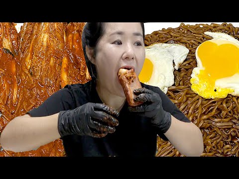 아삭~아삭~매운 김치&amp;<strong>amp</strong>;짜파게티&amp;<strong>amp</strong>;스팸 먹방 <strong>Spicy</strong> kimchi mukbang