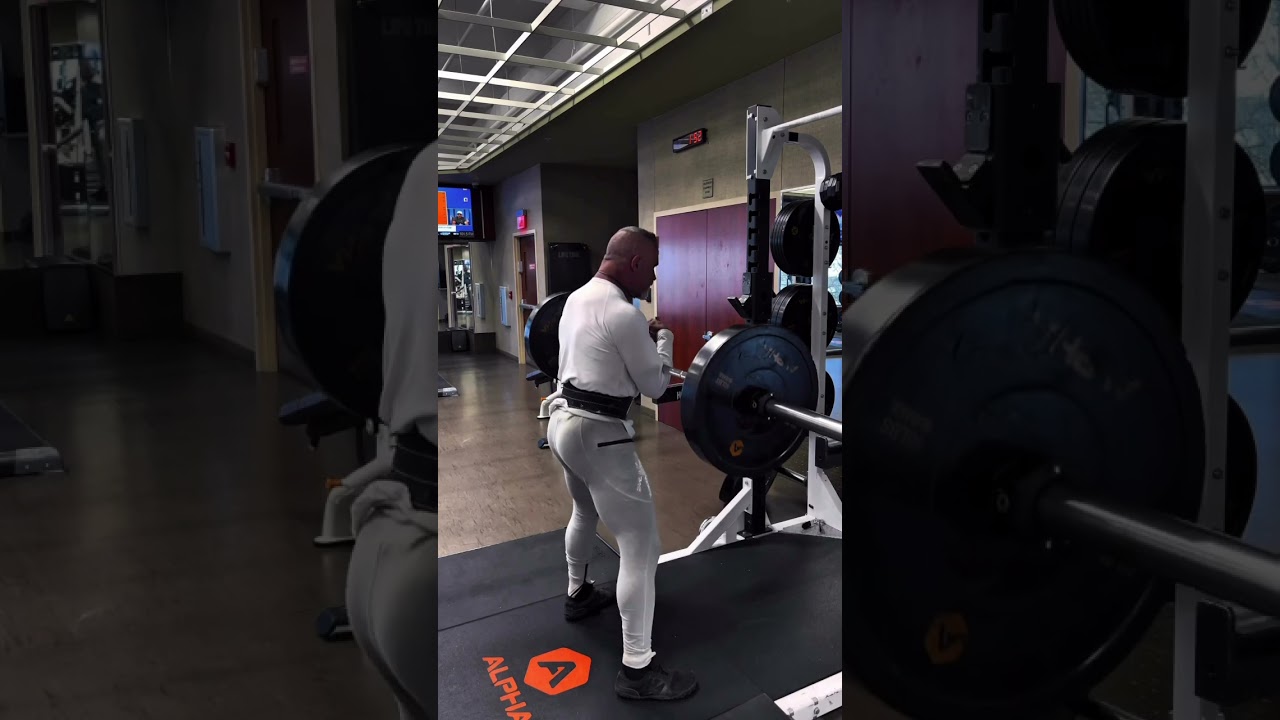 Zercher Squats are a very effective way to finish off your quads after squatting. #squats #workout