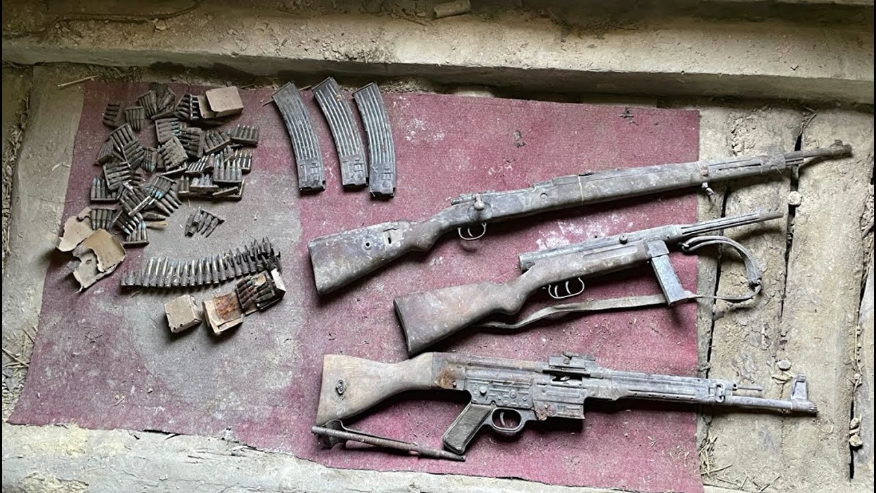 WWII WEAPONS CACHE FOUND UNDER THE FLOOR / WWII METAL DETECTING