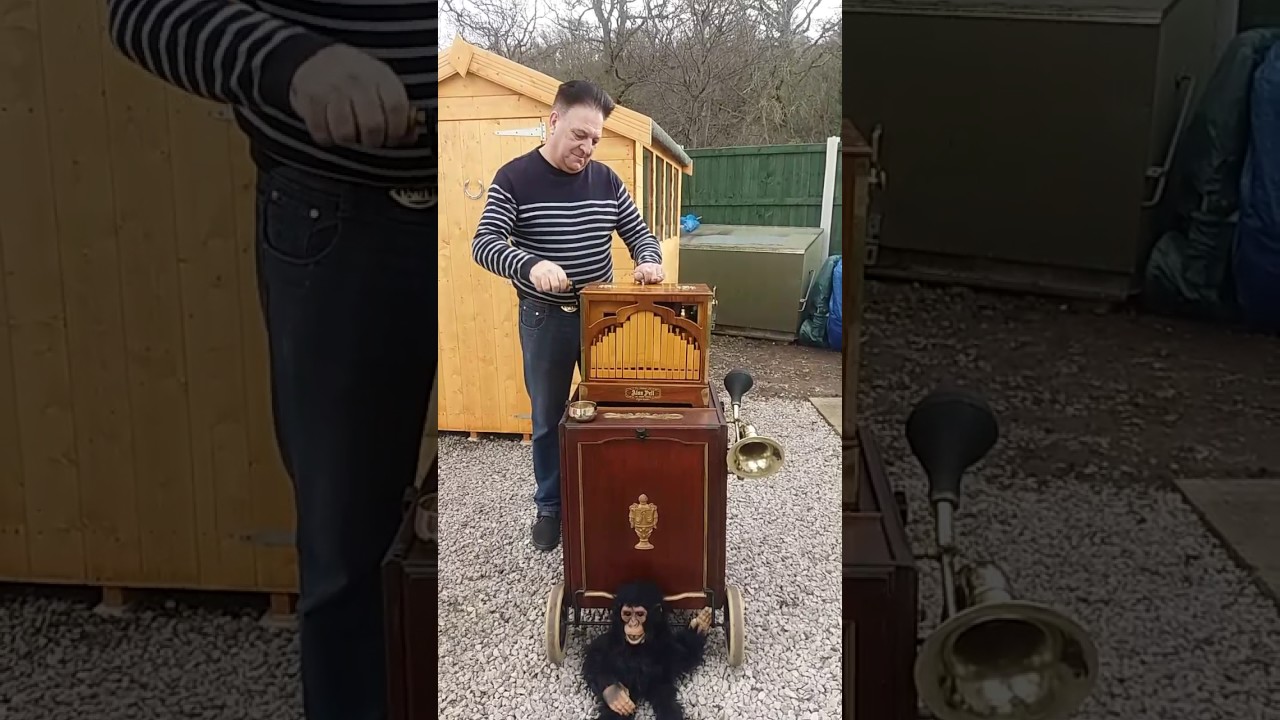 Alan Pell 21 note Harmonette Street Organ, playing 'Here Comes The Circus'