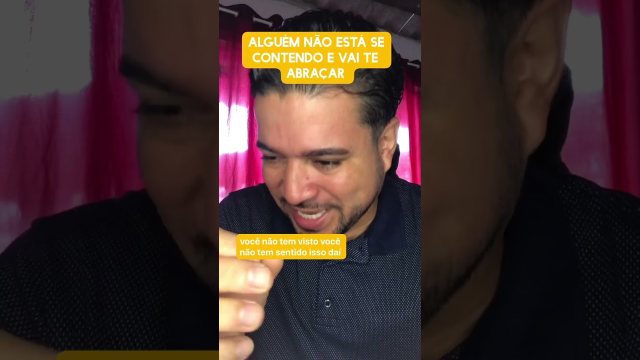 Alguém não está se contendo e vai te abraçar 