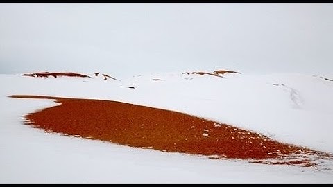 Không thể tin nổi: Tuyết rơi trên sa mạc lớn nhất thế giới sau 38 năm