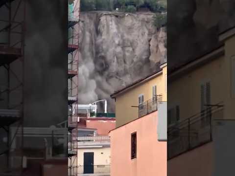 Italien: Felsbrocken stürzen nach Erdbeben herab