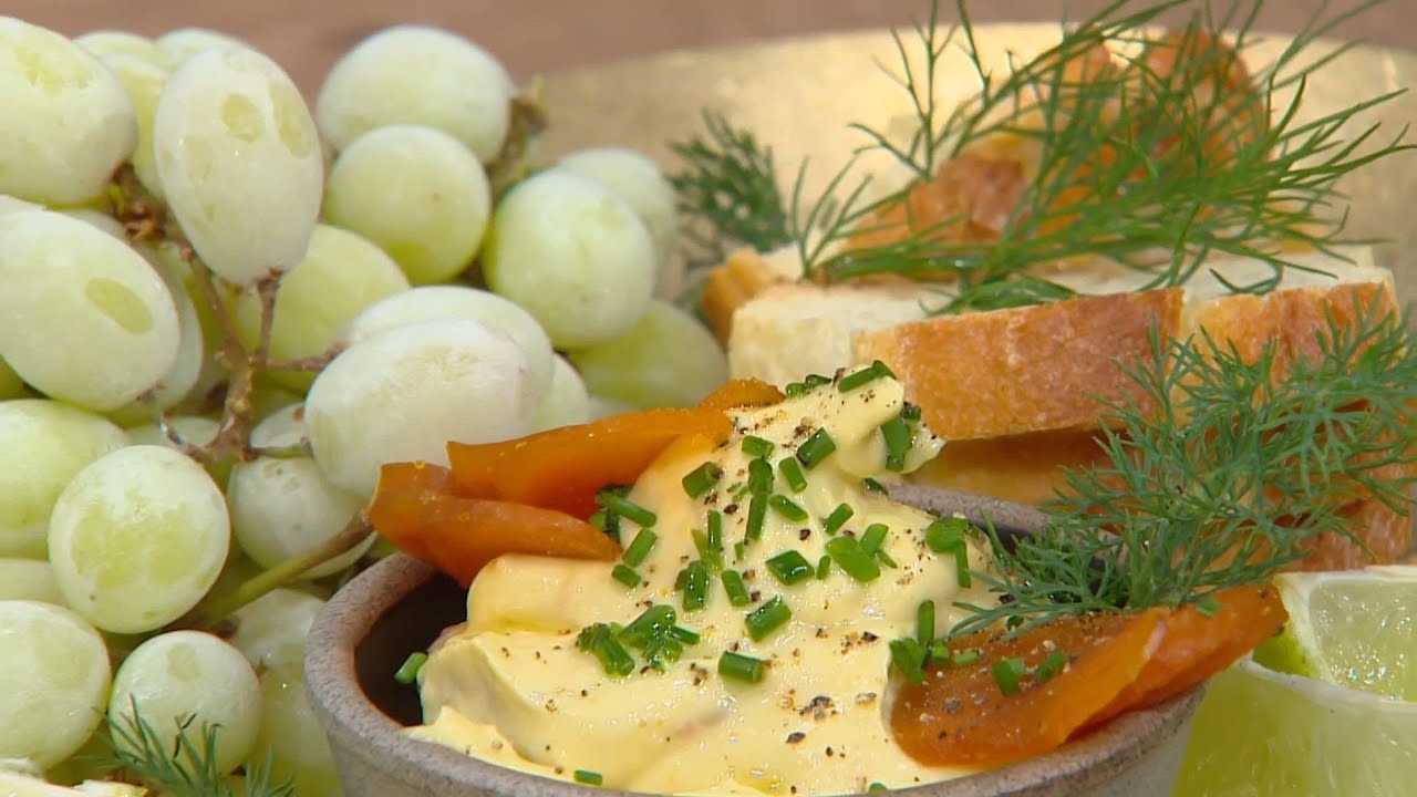 Parfait με αυγοτάραχο Μεσολογγίου, παγωμένα σταφύλια ( Σουλτανίνα) και τραγανό ψωμί | Ανδρέας Λαγός