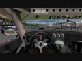 レースゲームをしている外国人の運転技術を見よ