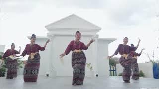 Tari Kreasi 'Gemu Famire' (Goyang Maumere) oleh ADIRA Maumere