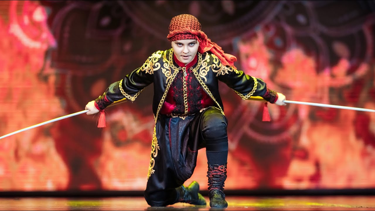 Шмигельская Валентина. Дабка с саблями. Dabke