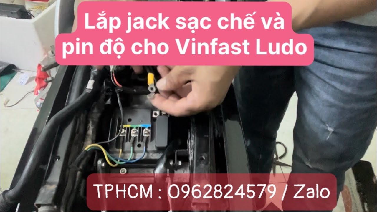 Lắp jack sạc chế và pin độ cho Vinfast Ludo