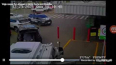 Disfarçados de Policiais bandidos roubam carro forte.