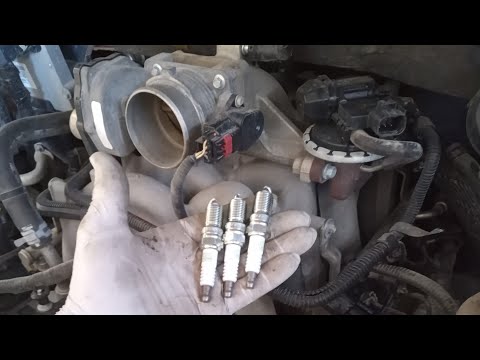 Video: ¿Dónde están las bujías en un Ford 4.6?