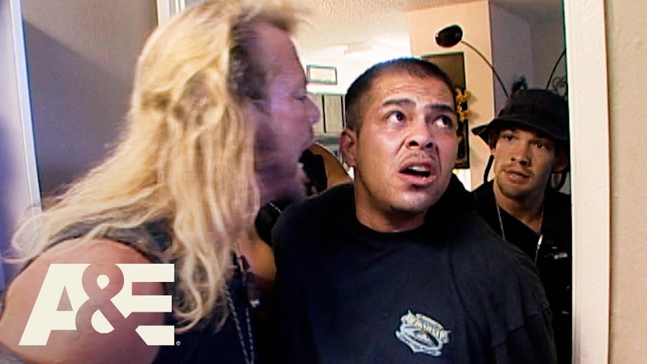 ⁣Pure Chaos During INTENSE Bust of Drug Addict | Dog The Bounty Hunter | A&E