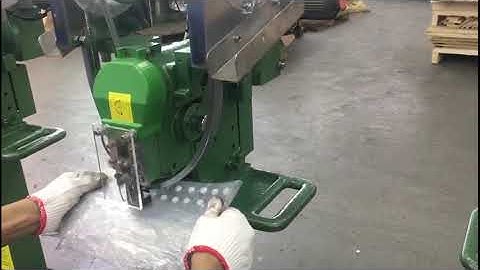 Automatic Snap Button Attaching Machine for Disposable Overall in Italy