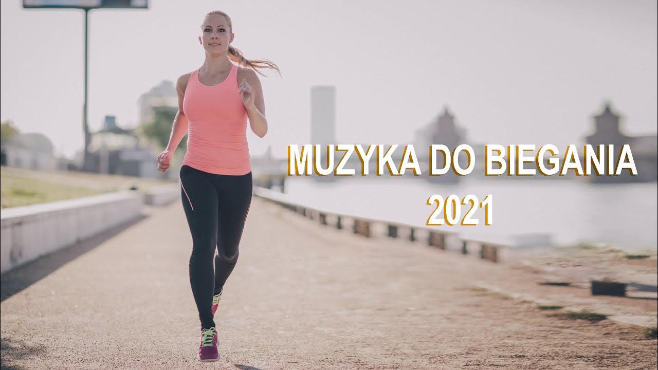 Утренняя пробежка. Бег. Бегущий человек со спины. Спортивные девушки. Спортивная девушка бежит.