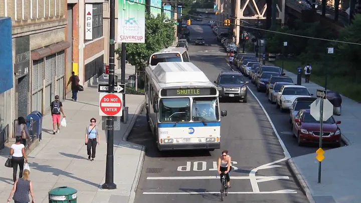 Orion V CNG Q39 leaving Queens Plaza South and Crescent Street (7-9-13)