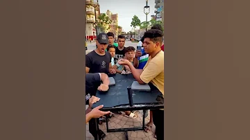 ببق نايم ياض ف بيتي وصوتي سامعه ف كل شارع 