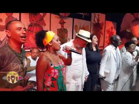 União na umbanda - Sandro Luiz, Sandro Bernardes, Samya Nalany, Pai Elcio e Aldeia de Caboclos auf YouTube ansehen União na umbanda - Sandro Luiz, Sandro Bernardes, Samya Nalany, Pai Elcio e Aldeia de Caboclos auf YouTube ansehen