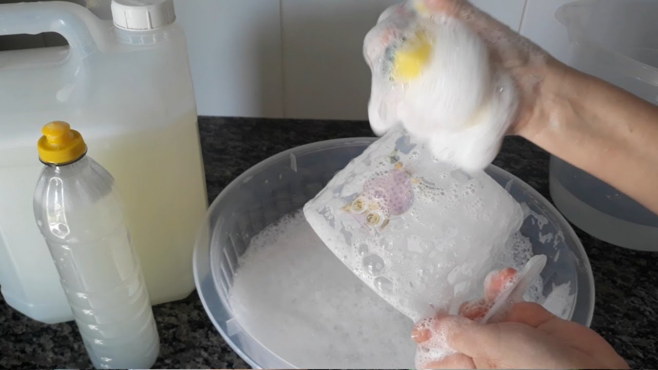 Como fazer O MELHOR  DETERGENTE MULTIUSO CASEIRO QUE EXISTE (SEM ÓLEO  Fácil rápido e super BARATO!)