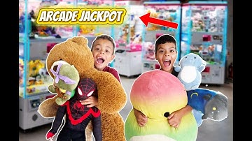 THE WORLD’S SMALLEST CLAW MACHINE ARCADE ACTUALLY EXISTS!