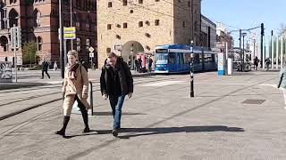 Straßenbahn-Berufsverkehr der RSAG am Steintor in Rostock / Gründonnerstag 2023